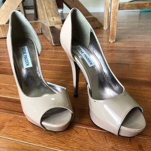 Steve Madden Open-Toe Nude Pumps. Size 6.5